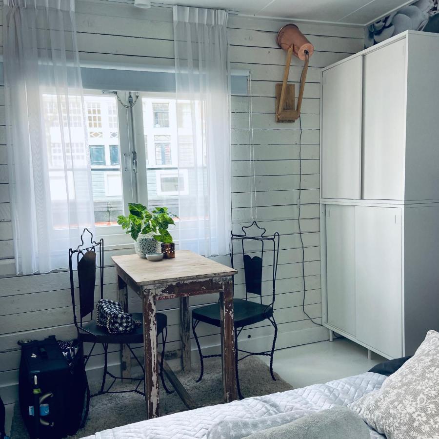 Houseboat Bonnie Bed & Breakfast อัมสเตอร์ดัม ภายนอก รูปภาพ