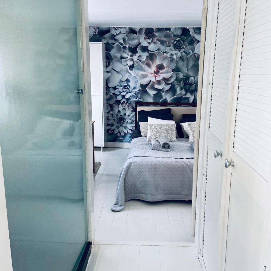 Houseboat Bonnie Bed & Breakfast อัมสเตอร์ดัม ภายนอก รูปภาพ
