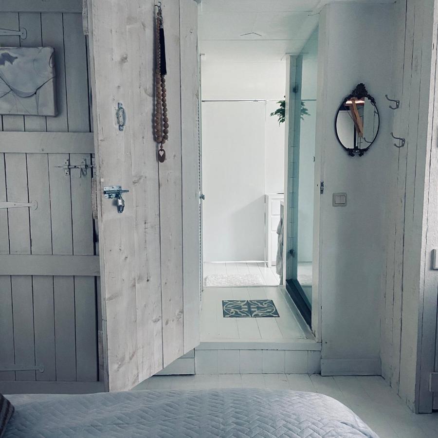 Houseboat Bonnie Bed & Breakfast อัมสเตอร์ดัม ภายนอก รูปภาพ