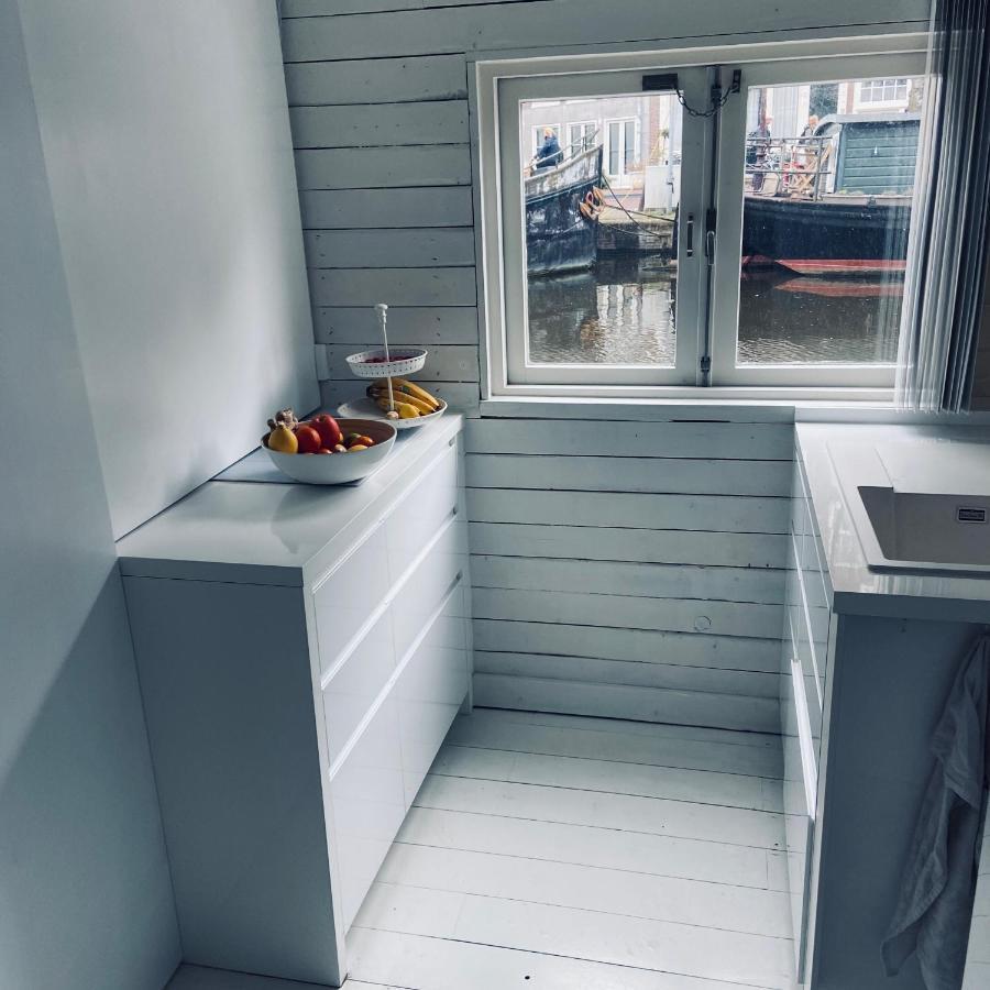 Houseboat Bonnie Bed & Breakfast อัมสเตอร์ดัม ภายนอก รูปภาพ