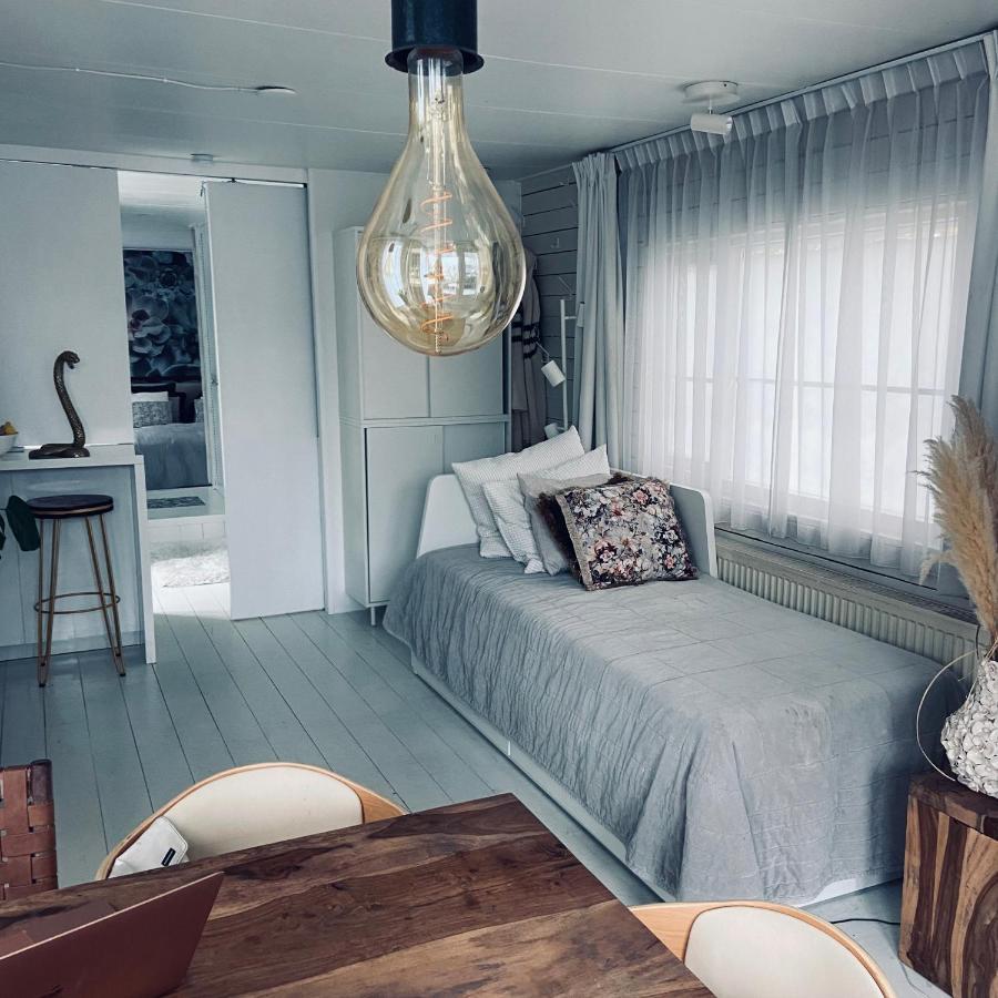 Houseboat Bonnie Bed & Breakfast อัมสเตอร์ดัม ภายนอก รูปภาพ